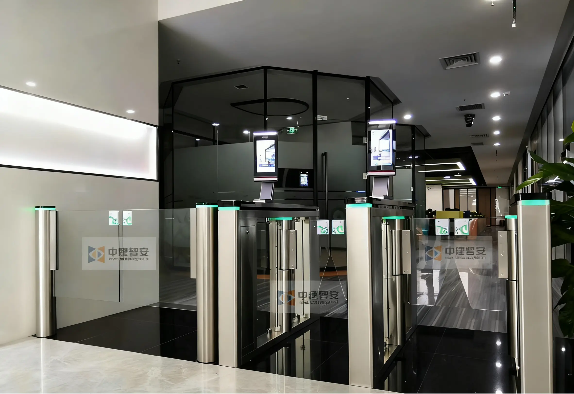 Intelligens forgókapuk: Az új globális biztonsági ökoszisztéma felépítésének alappillére