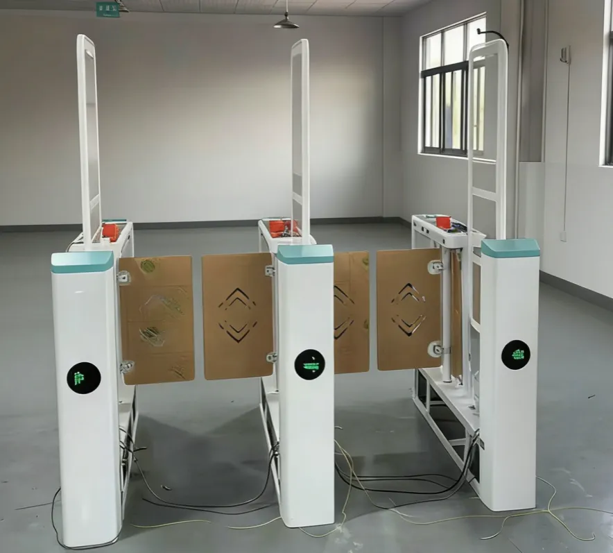 A ZOJE testreszabott nyílókapukat szállít beépített lopásgátlóval a könyvtárak számára