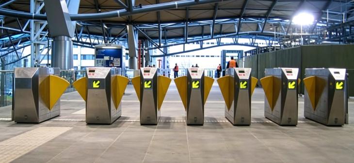 Hogyan válasszuk ki és optimalizáljuk az intelligens szárnyas forgóajtókat a biztonságkezelés javítása érdekében?